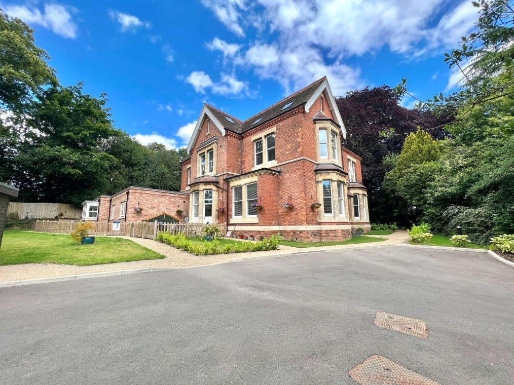 North Avenue, Elm Bank, CV2