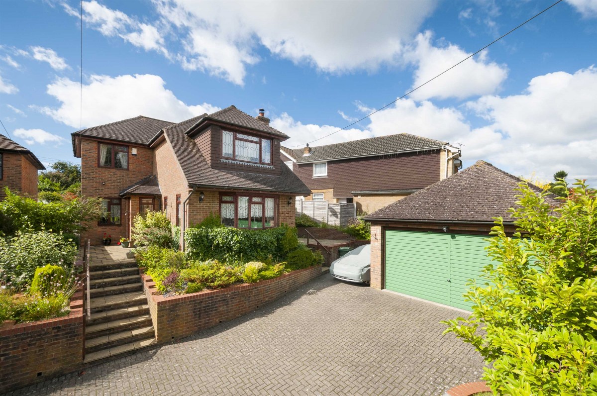 Lenham Road, Platts Heath Saddlers