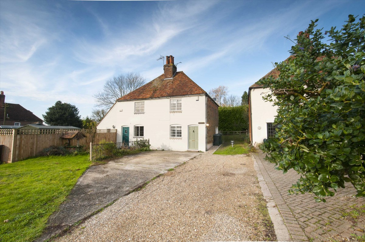 High Street, Charing Saddlers