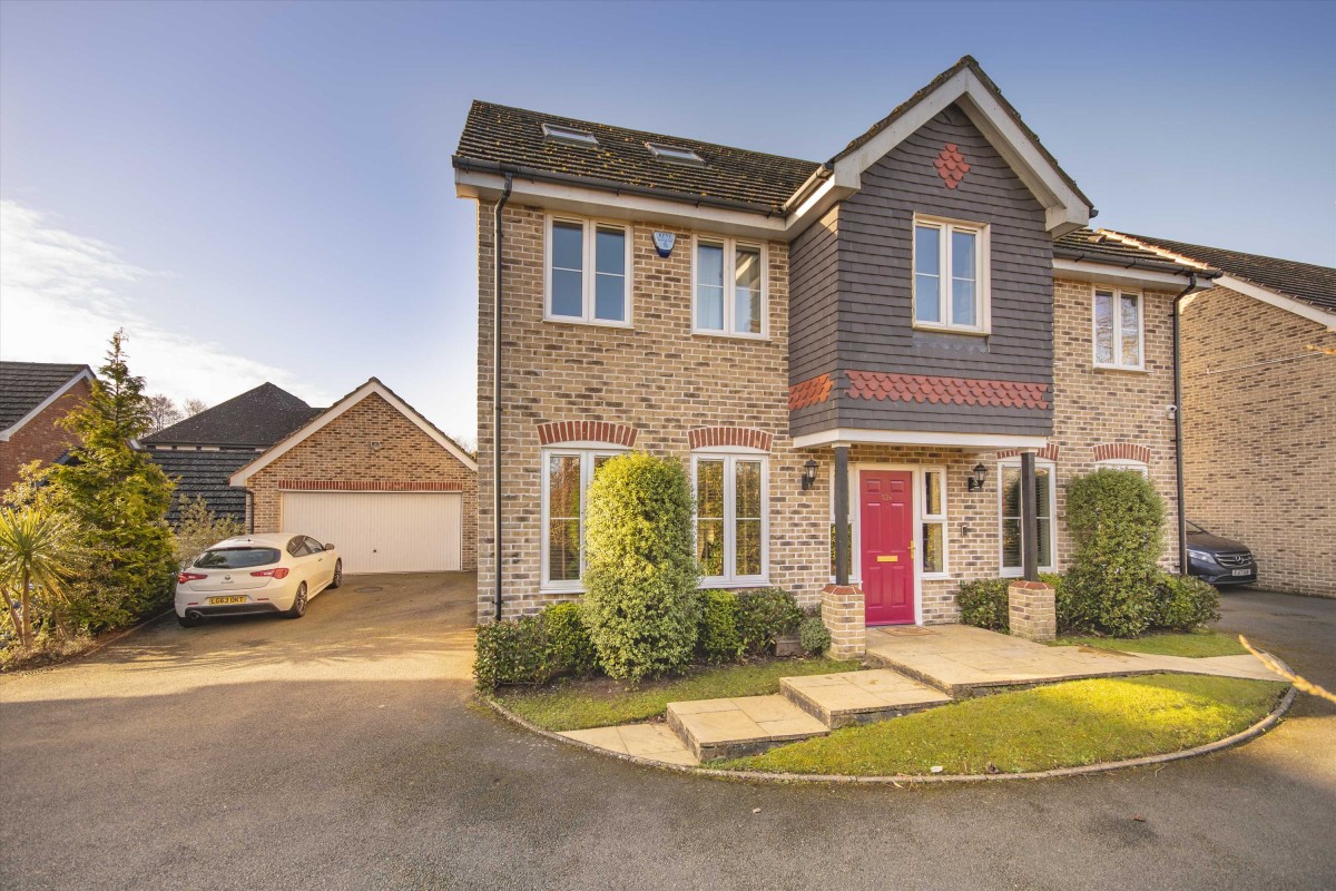 Hoads Wood Gardens, Sandyhurst Lane, Ashford Saddlers