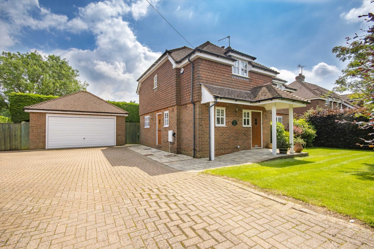 Balantine House, Charing Hill, Charing Saddlers