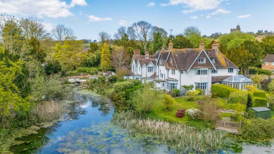 The Moat House, Charing