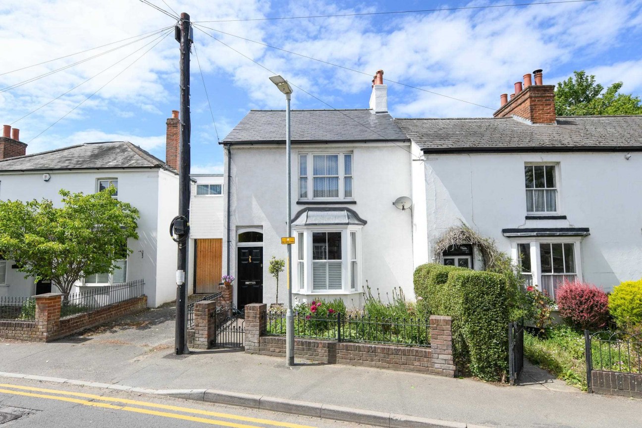 Station Road, Charing