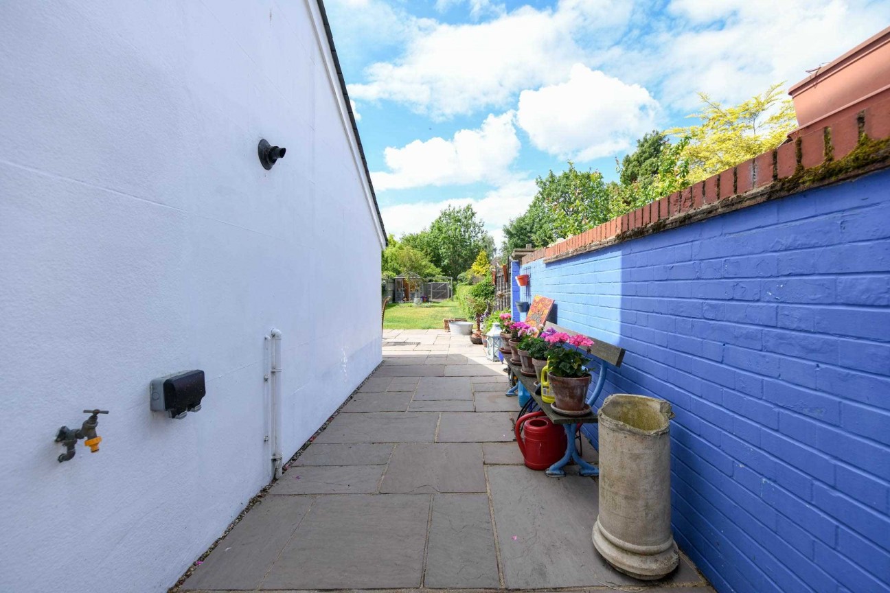 Station Road, Charing