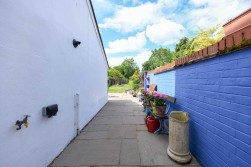 Station Road, Charing