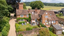 Pett Farmhouse, Pett Lane, Ashford