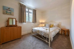 Pett Farmhouse, Pett Lane, Ashford