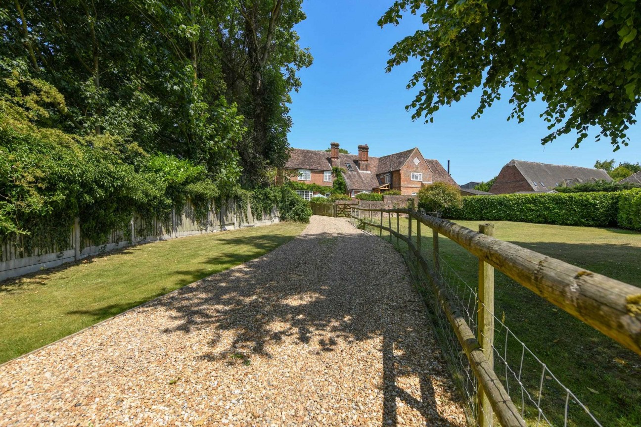 Pett Farmhouse, Pett Lane, Ashford