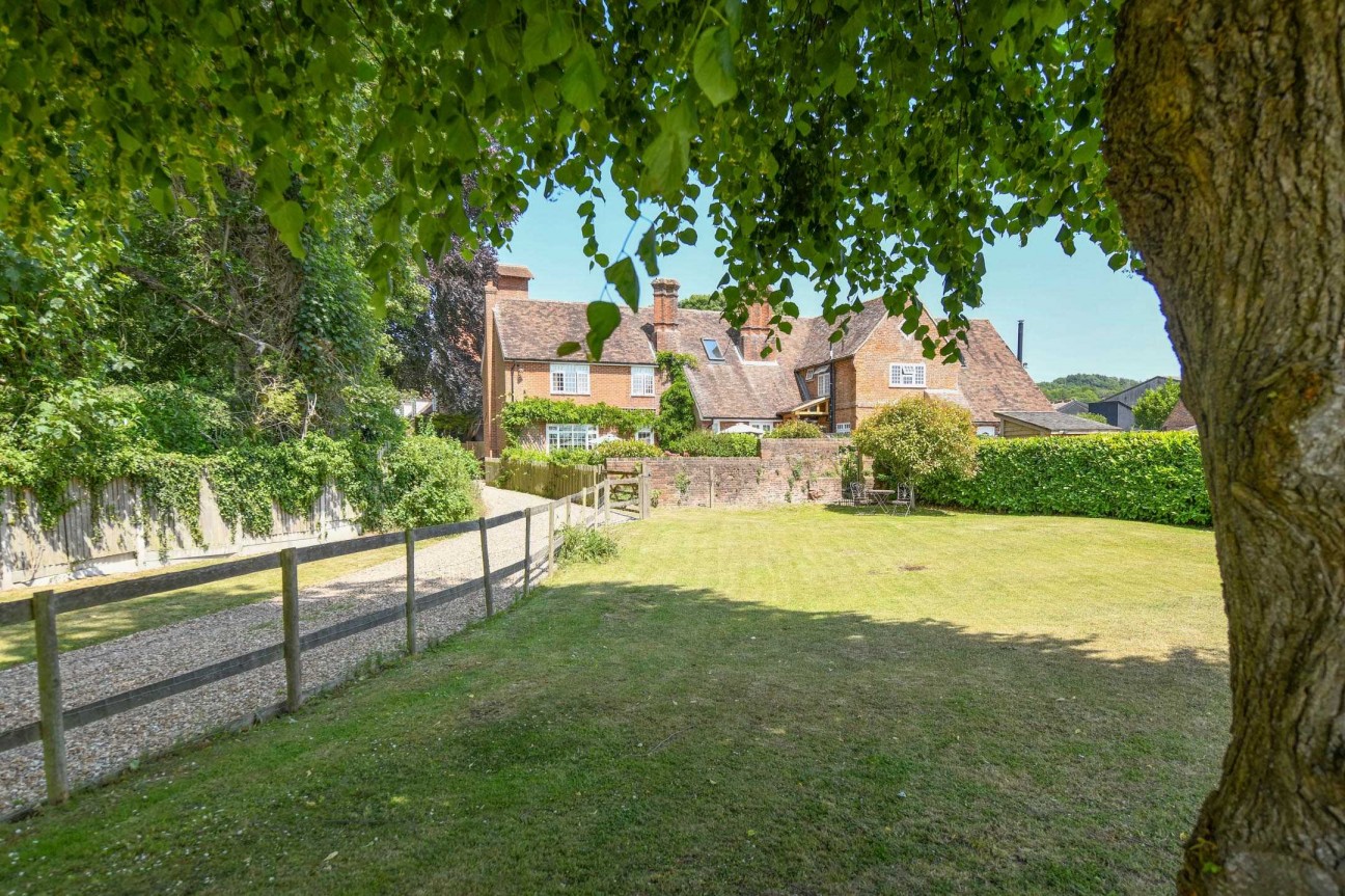 Pett Farmhouse, Pett Lane, Ashford