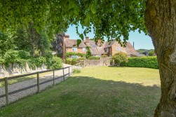Pett Farmhouse, Pett Lane, Ashford