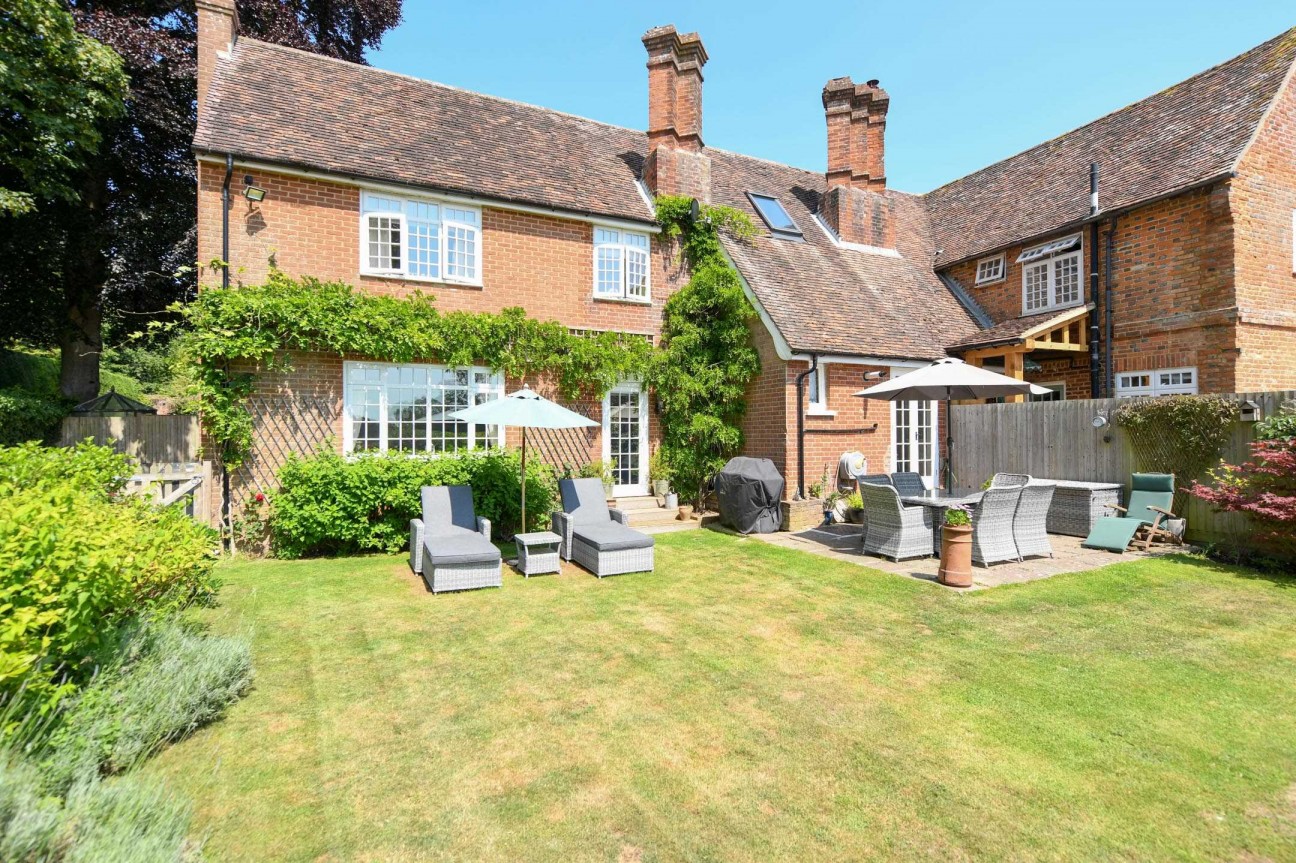 Pett Farmhouse, Pett Lane, Ashford