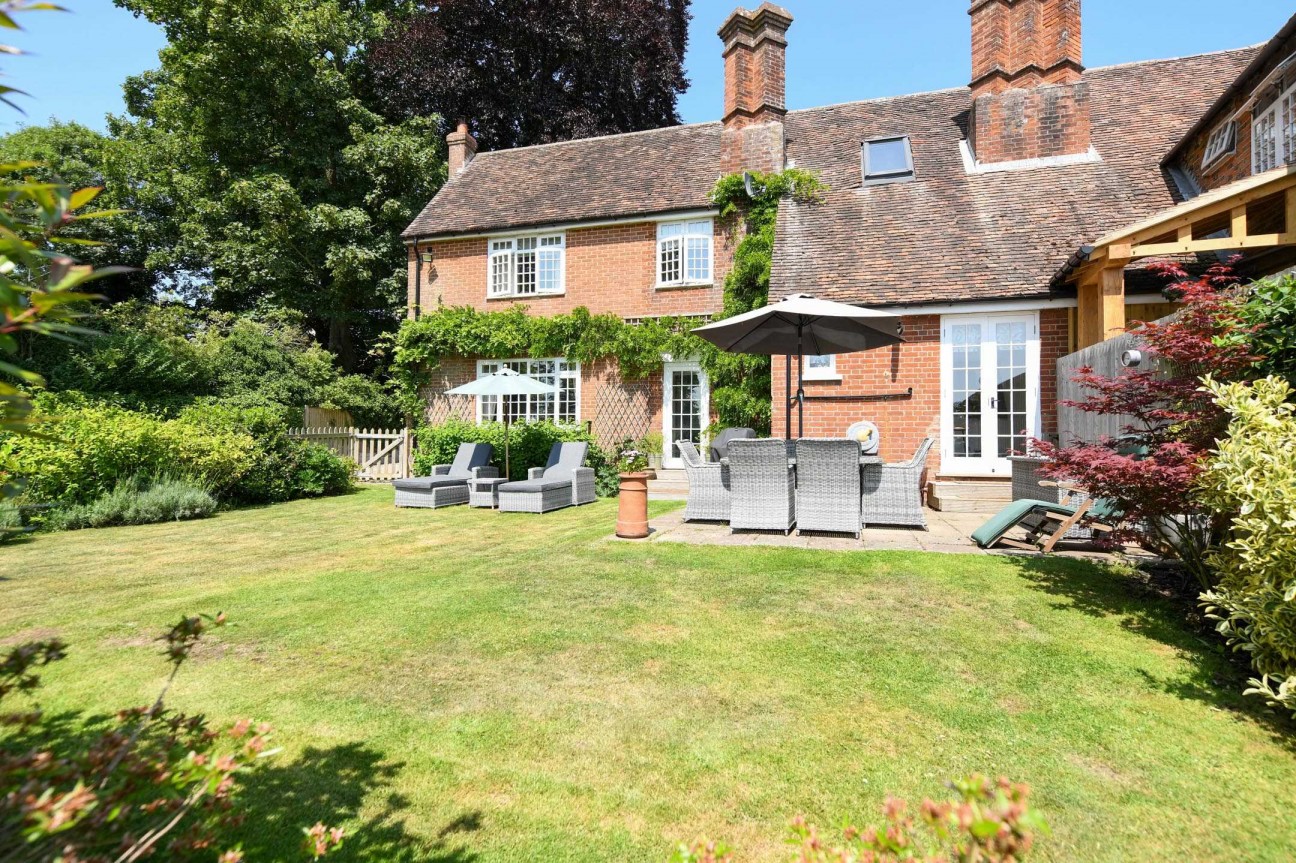 Pett Farmhouse, Pett Lane, Ashford