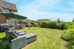 Pett Farmhouse, Pett Lane, Ashford