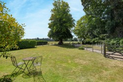 Pett Farmhouse, Pett Lane, Ashford