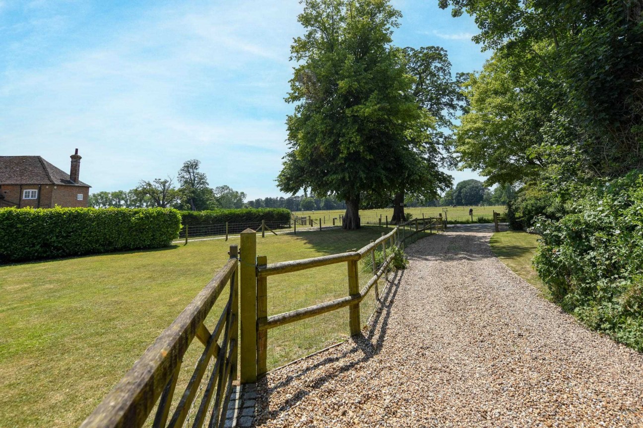 Pett Farmhouse, Pett Lane, Ashford