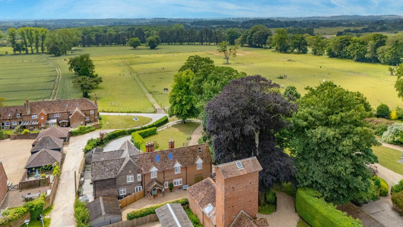Pett Farmhouse, Pett Lane, Ashford
