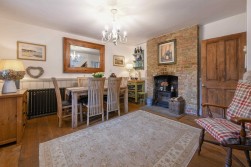 Pett Farmhouse, Pett Lane, Ashford