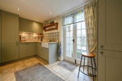 Pett Farmhouse, Pett Lane, Ashford