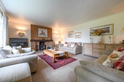 Pett Farmhouse, Pett Lane, Ashford