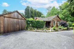 Cedaracre, Smarden Road, Pluckley