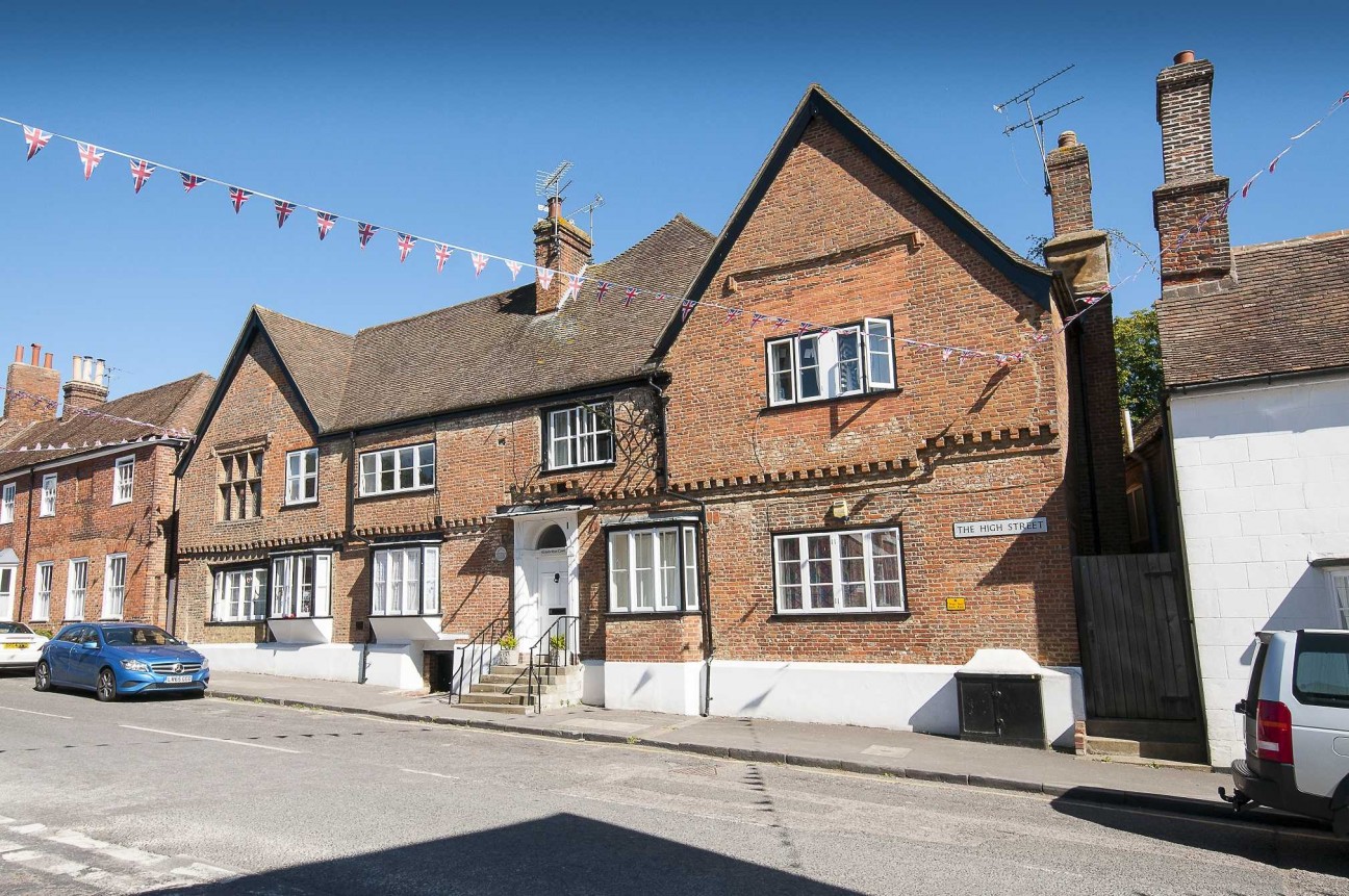 Elizabethan Court, High Street, Charing