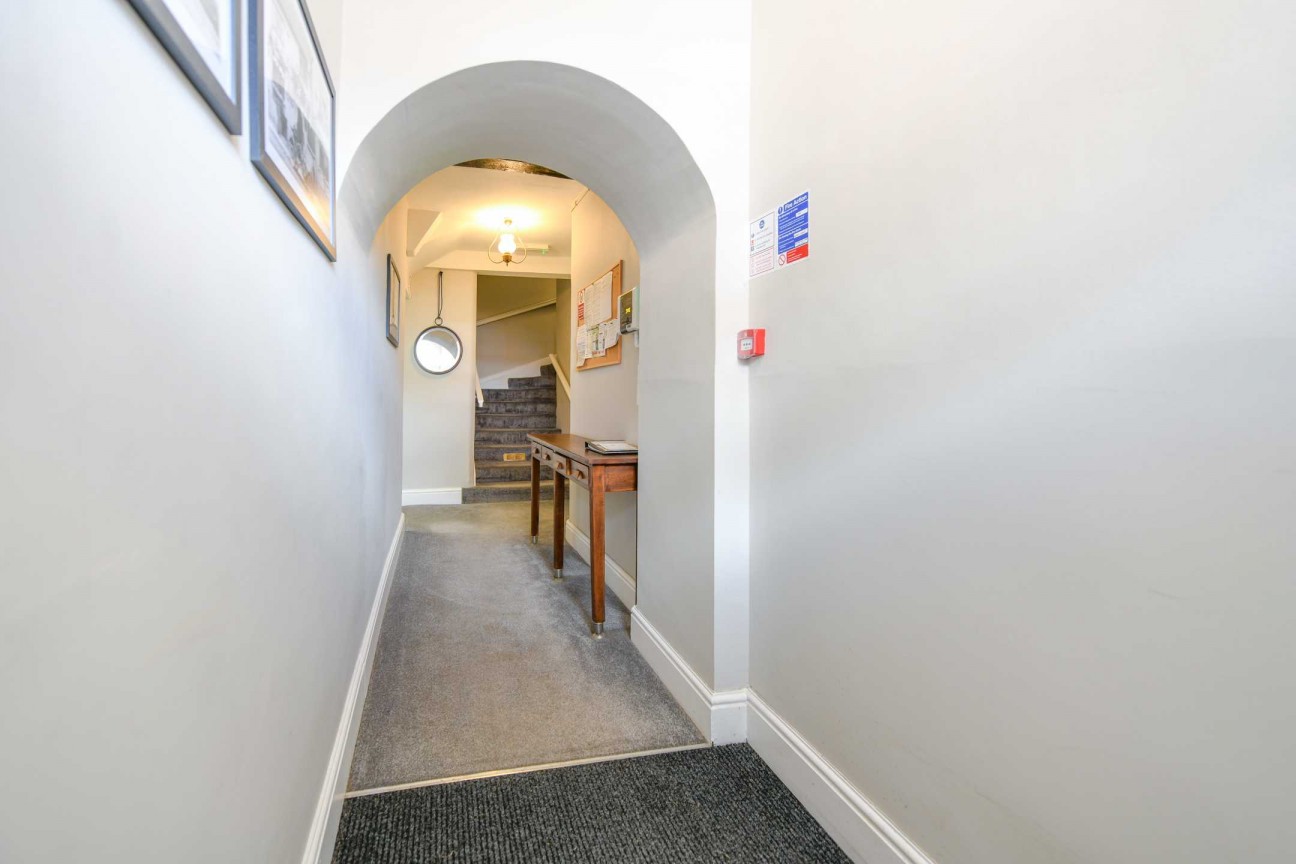 Elizabethan Court, High Street, Charing