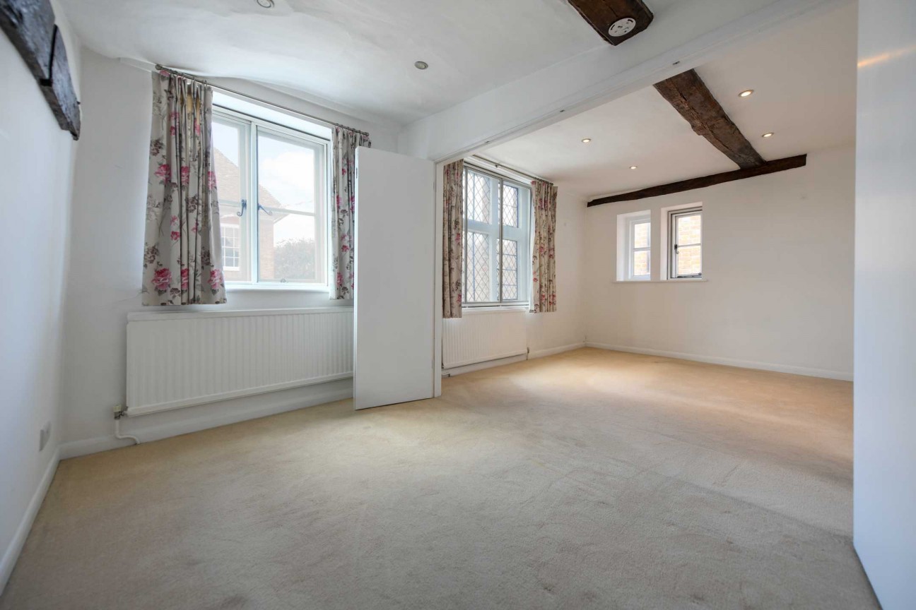 Elizabethan Court, High Street, Charing