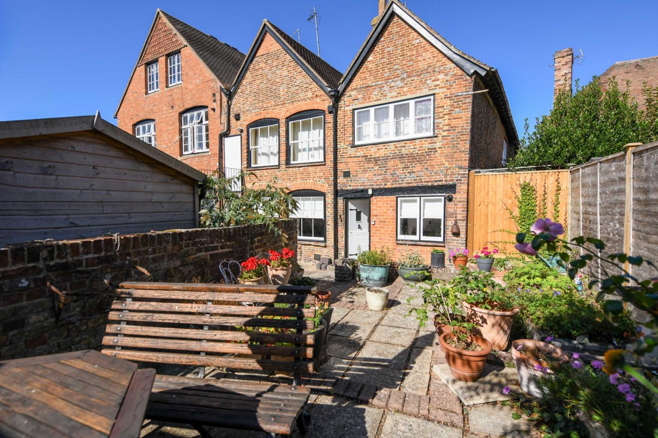 Elizabethan Court, High Street, Charing