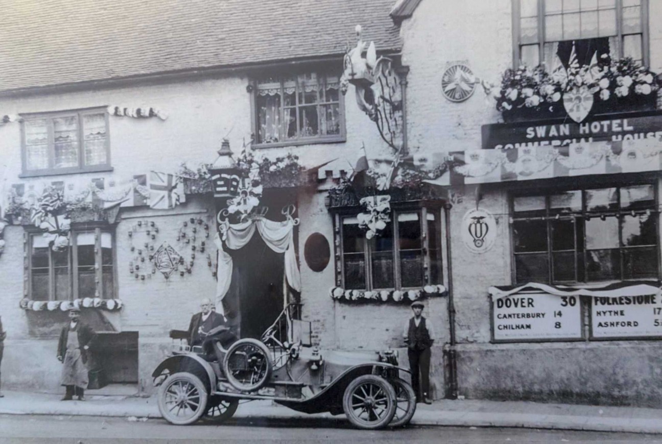 Elizabethan Court, High Street, Charing