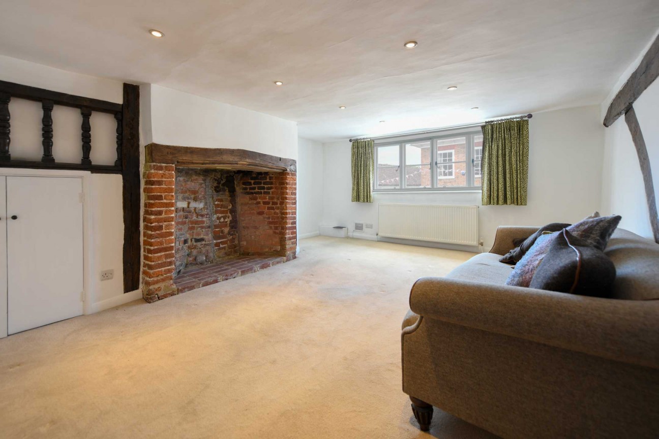 Elizabethan Court, High Street, Charing