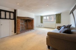 Elizabethan Court, High Street, Charing