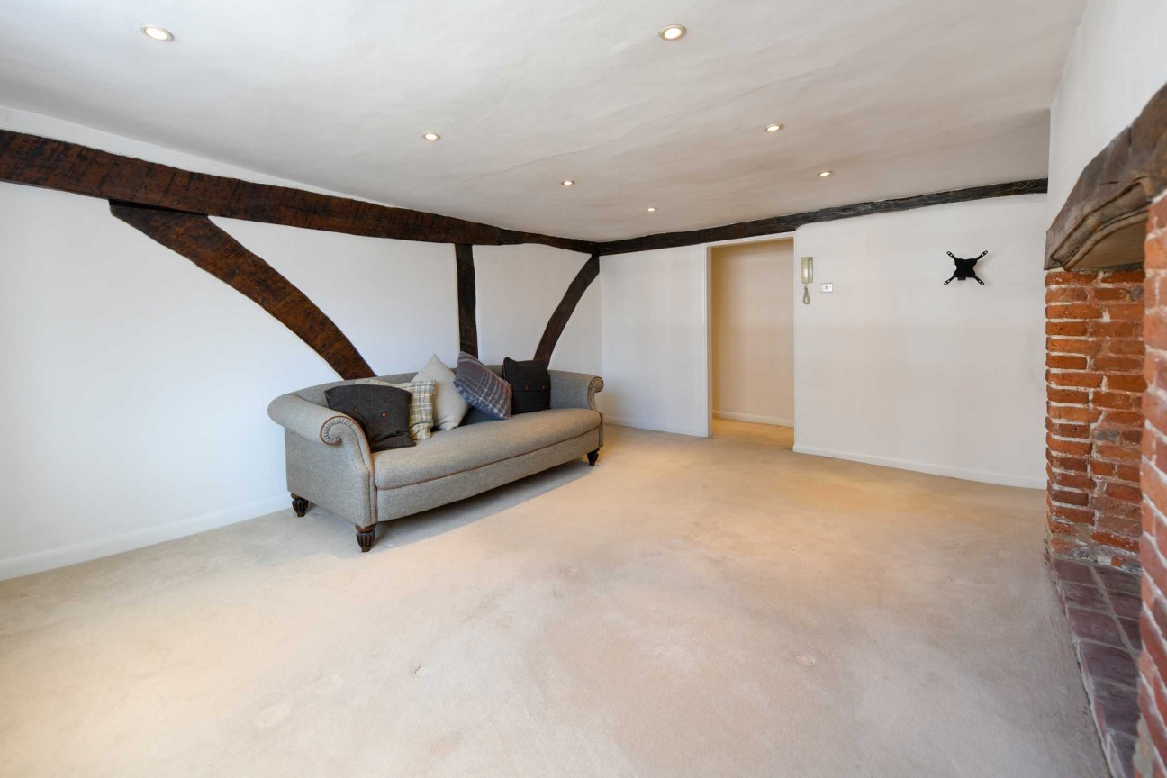 Elizabethan Court, High Street, Charing