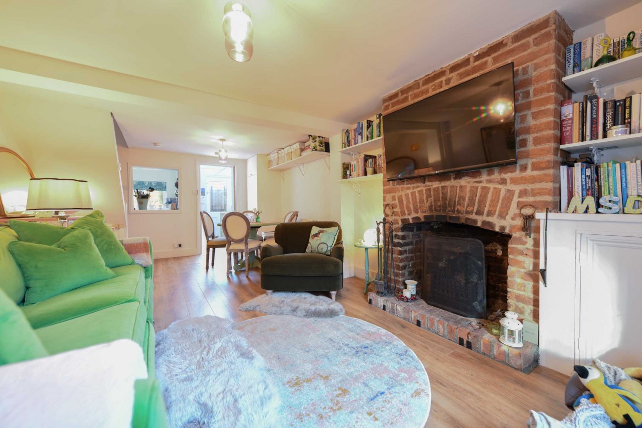 Station Road, Charing