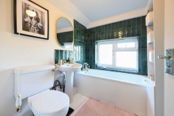 Station Road, Charing