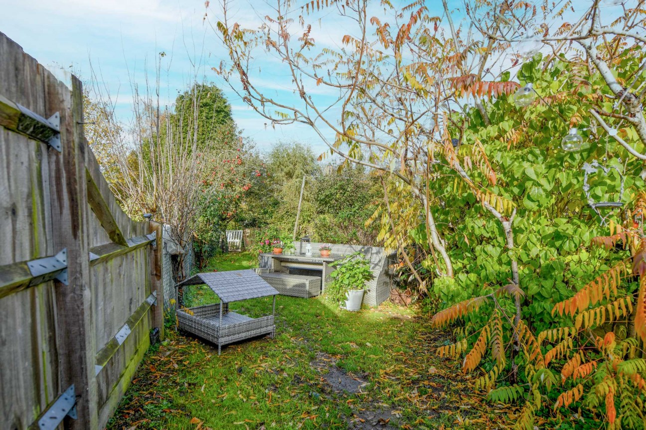 Station Road, Charing