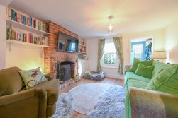 Station Road, Charing