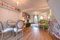 Station Road, Charing