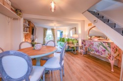 Station Road, Charing