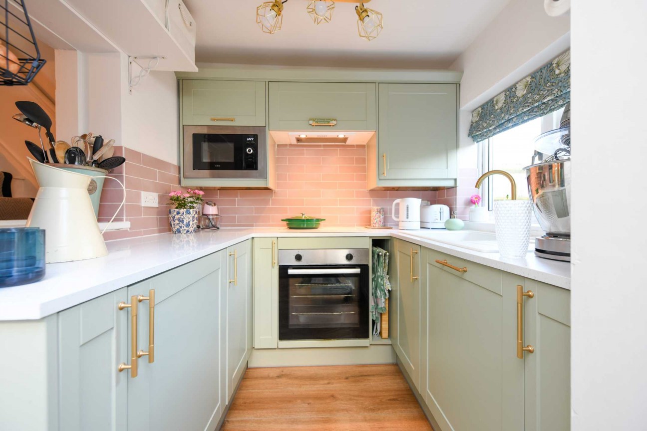 Station Road, Charing