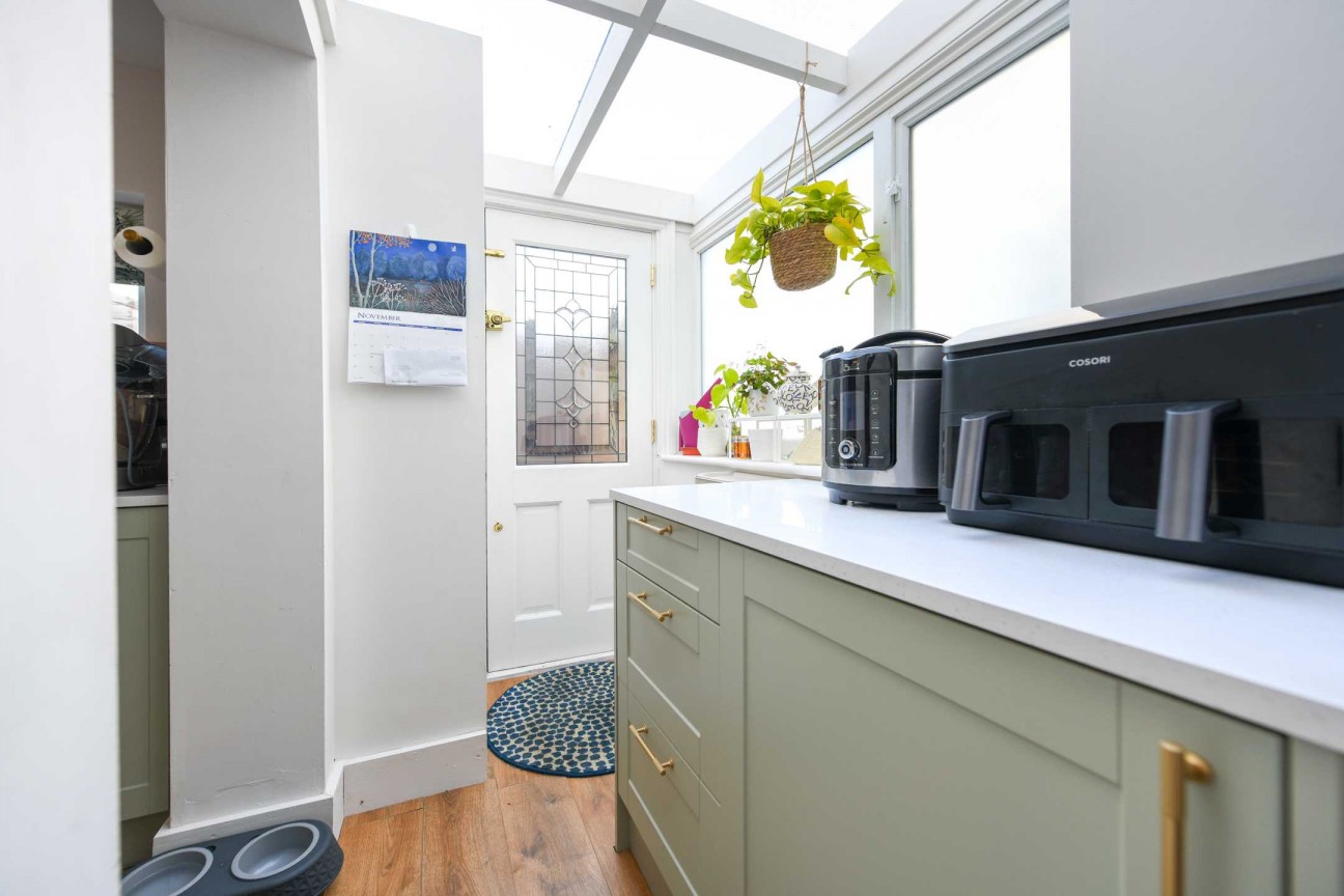 Station Road, Charing