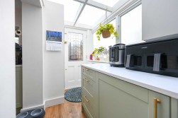 Station Road, Charing