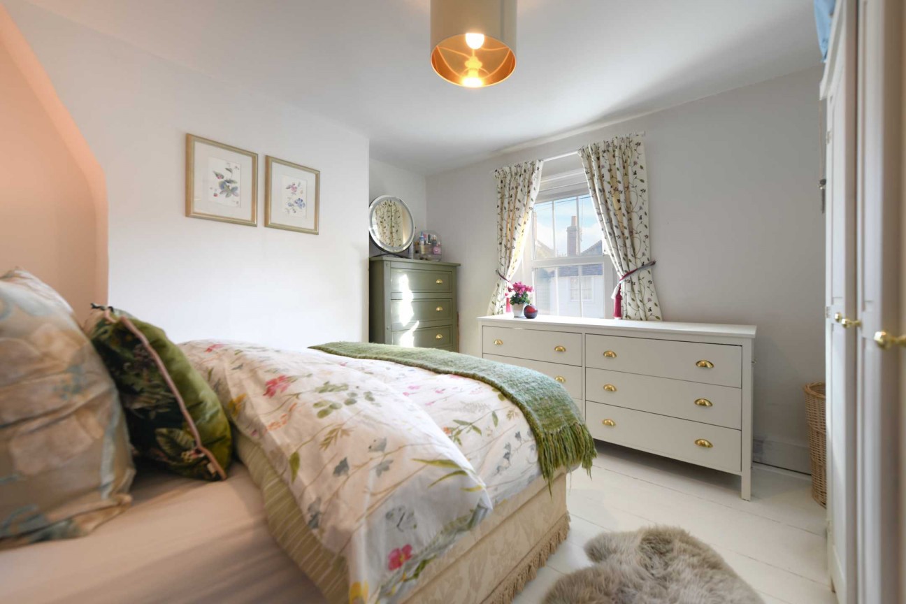 Station Road, Charing