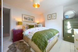 Station Road, Charing