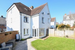 Bill Deedes Way, Aldington