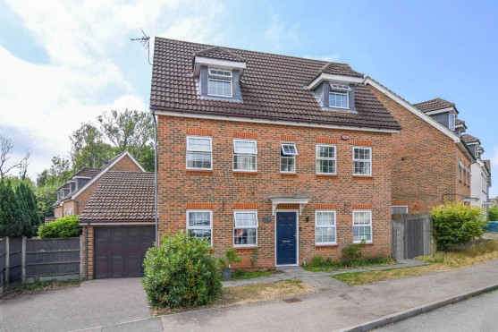 Sweet Bay Crescent, Ashford