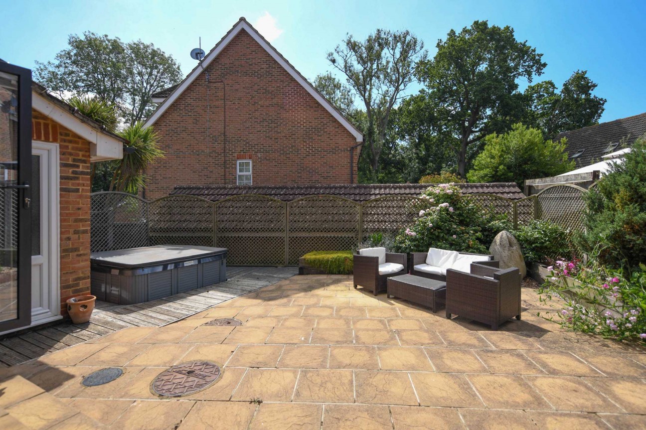 Sweet Bay Crescent, Ashford