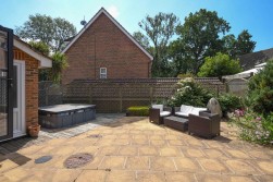 Sweet Bay Crescent, Ashford