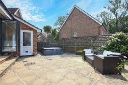 Sweet Bay Crescent, Ashford
