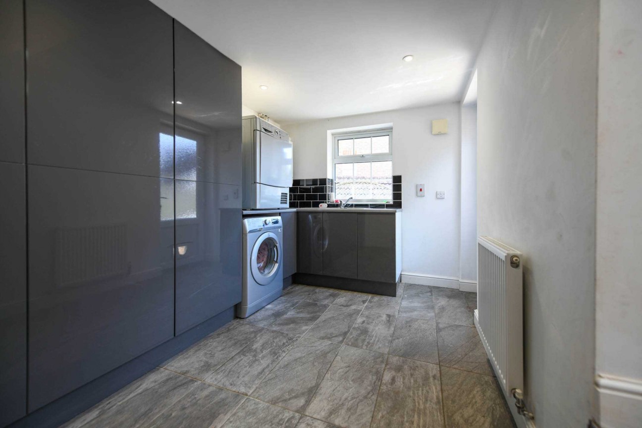 Sweet Bay Crescent, Ashford