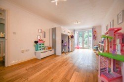Sweet Bay Crescent, Ashford